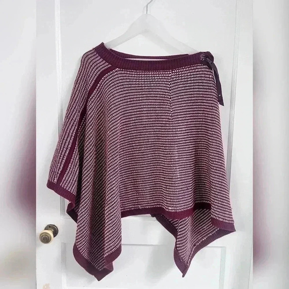 Lululemon On The Go Scarf Poncho
Merino Wool Bordeaux Drama OS - Picture 7 of 7